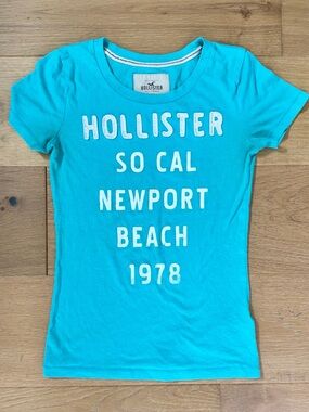 Hollister VTG Y2K SoCal Newport Beach Spellout Applique Graphic Baby Tee Teal